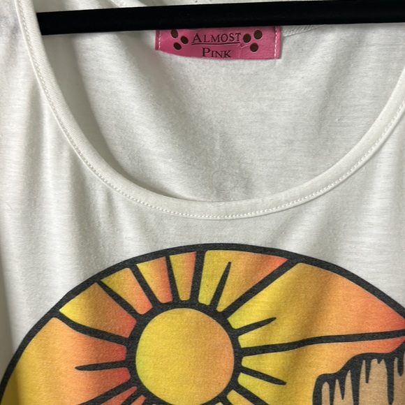Almost Pink white “Desert Vibes” graphic tank top Sz L - Picture 4 of 4